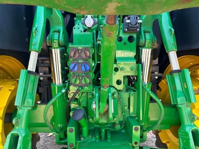 Image of John Deere 6155R equipment image 4