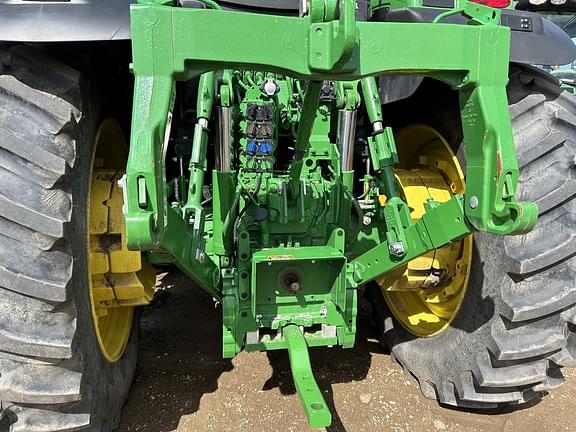 Image of John Deere 6175R equipment image 4