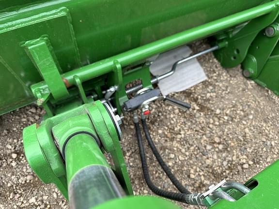 Image of John Deere 6175R equipment image 4