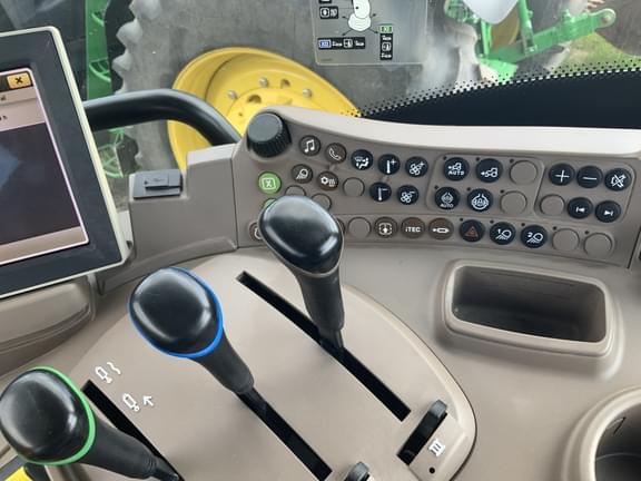 Image of John Deere 6175R equipment image 2