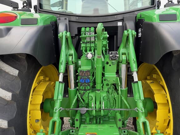 Image of John Deere 6195R equipment image 4