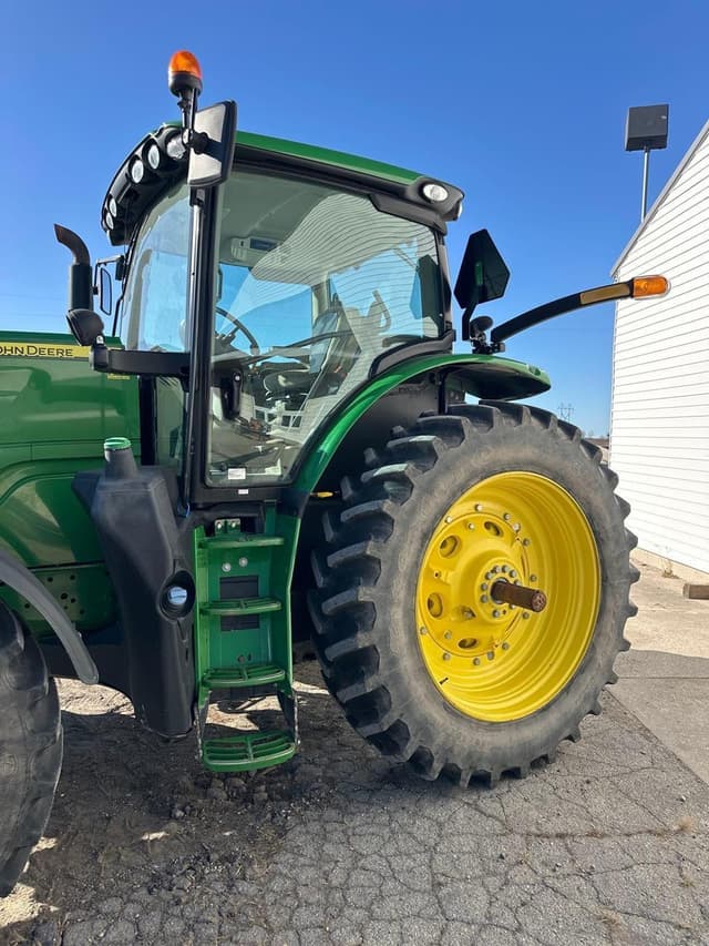 Image of John Deere 6215R equipment image 2