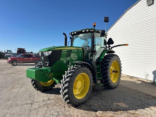 Image of John Deere 6215R equipment image 1