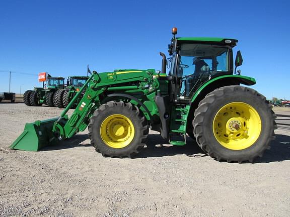 Image of John Deere 6215R equipment image 1