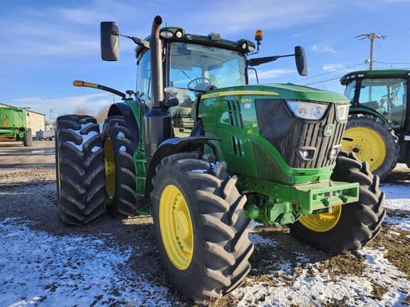 Image of John Deere 6215R equipment image 1