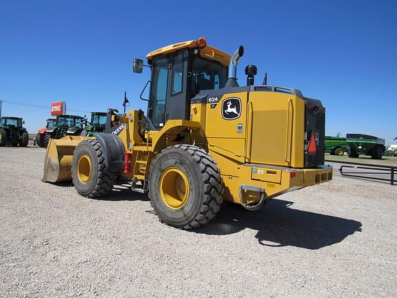 Image of John Deere 624P equipment image 2