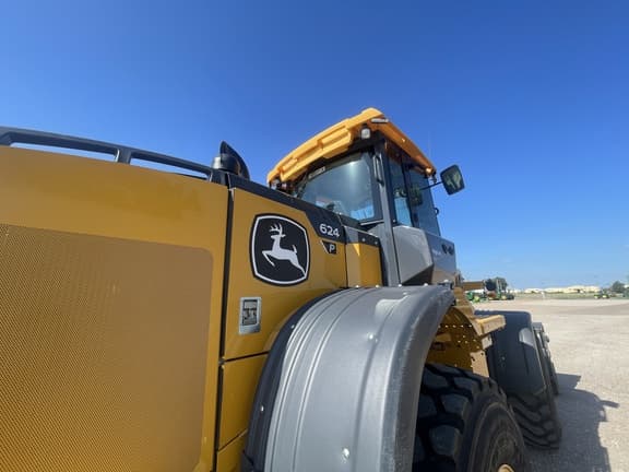 Image of John Deere 624P equipment image 4