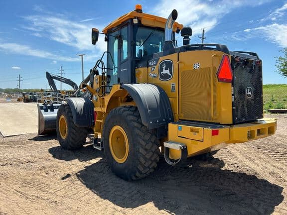 Image of John Deere 624P equipment image 2