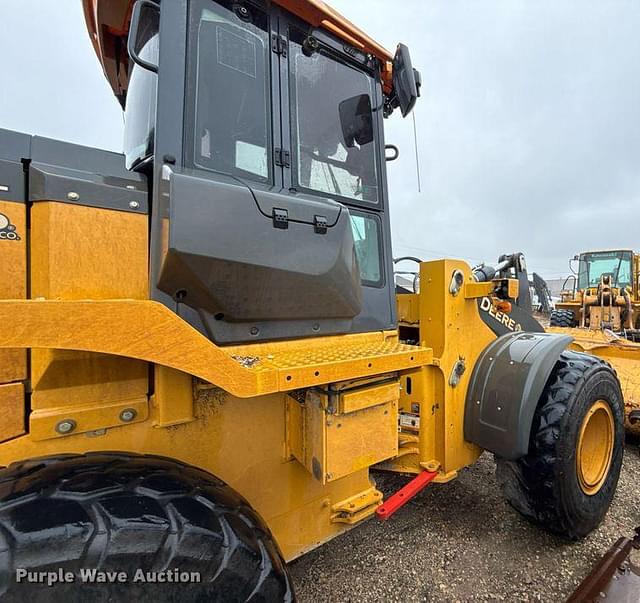 Image of John Deere 624L equipment image 3