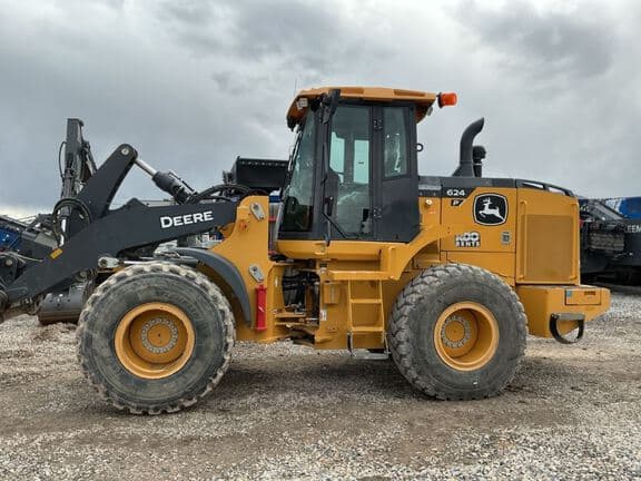 Image of John Deere 624P equipment image 1