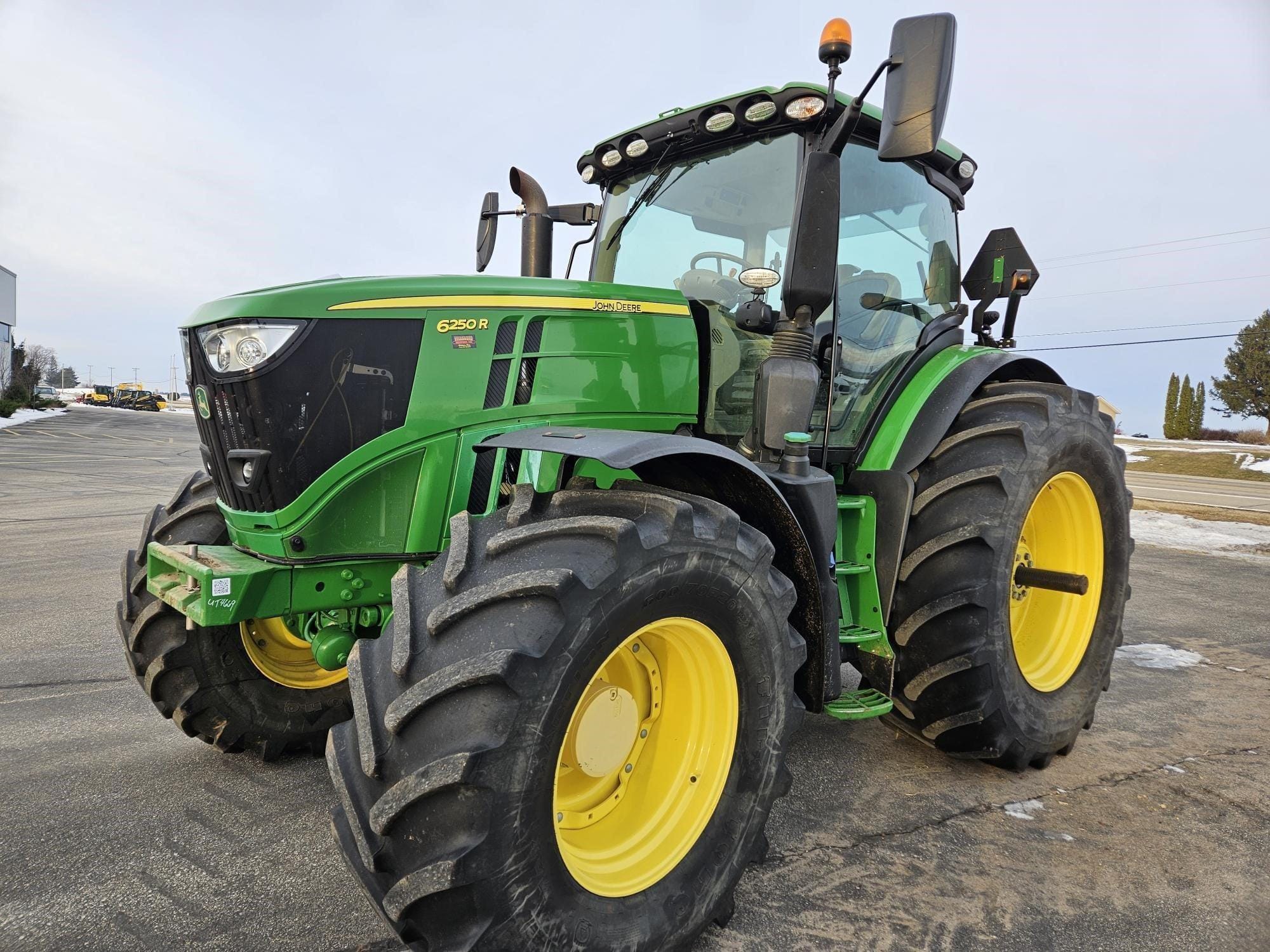 2021 John Deere 6250R Equipment Image0