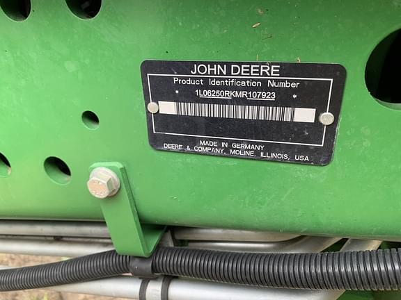 Image of John Deere 6250R equipment image 4