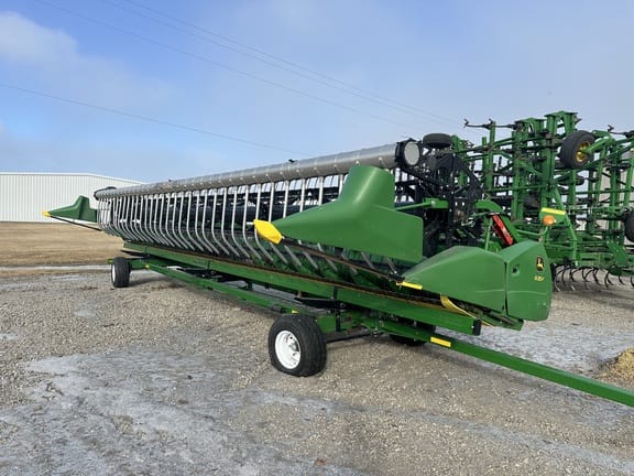 Main image John Deere 635F