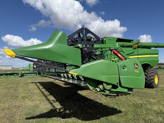 Image of John Deere 635F equipment image 1