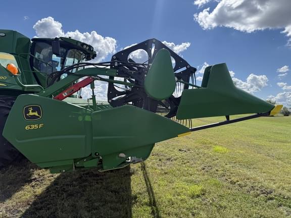 Image of John Deere 635F equipment image 4