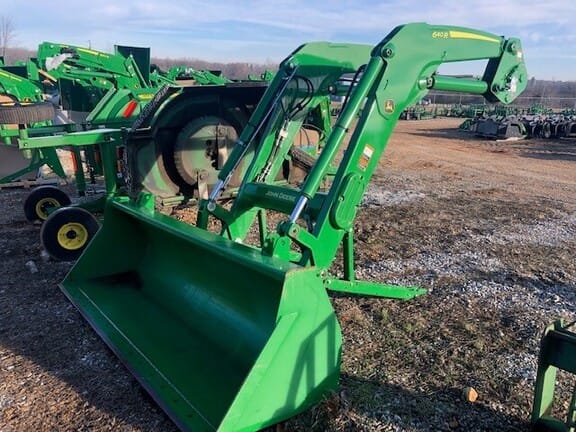 Main image John Deere 640R