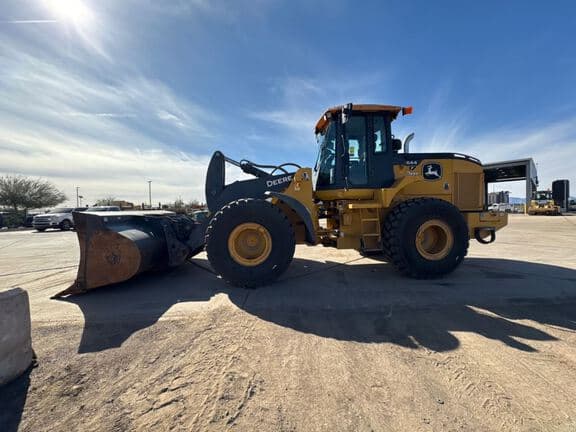 Image of John Deere 644P equipment image 1