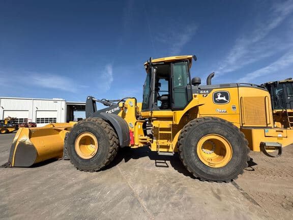 Image of John Deere 644P equipment image 1