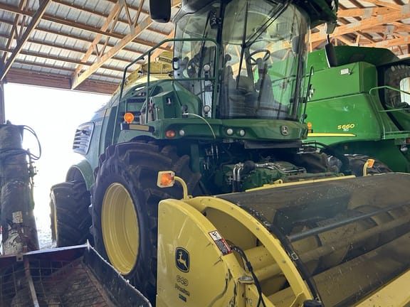 2021 John Deere 649 Equipment Image0