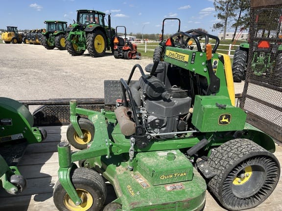 2021 John Deere 652R Equipment Image0