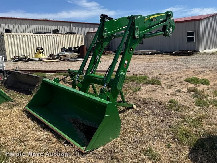 2021 John Deere 660R Equipment Image0