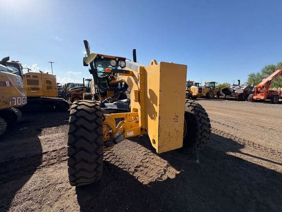 Image of John Deere 672G equipment image 3