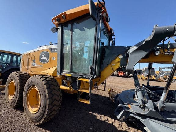 Image of John Deere 672G equipment image 4