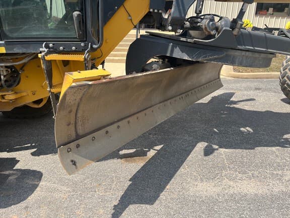 Image of John Deere 672G equipment image 4