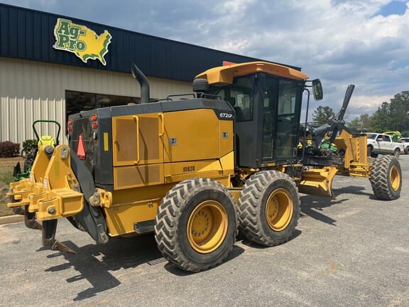 2021 John Deere 672G Equipment Image0