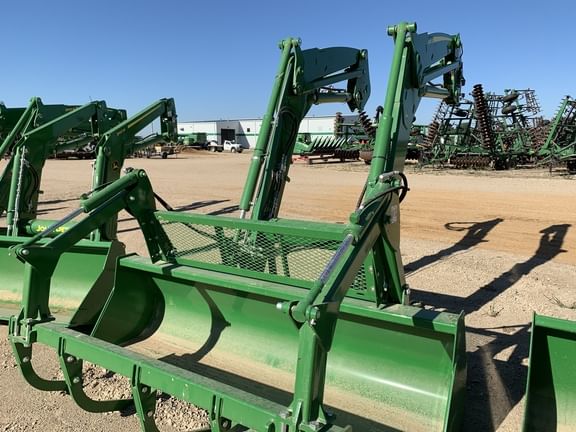 Main image John Deere 680R