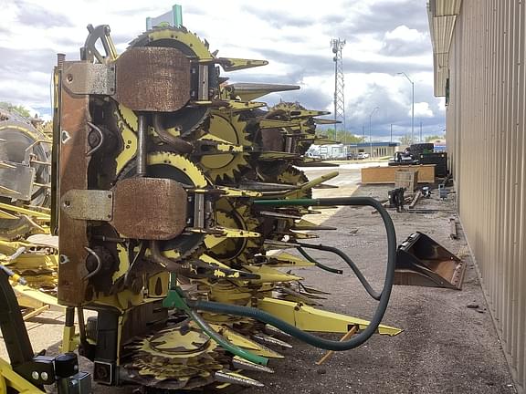 Image of John Deere 692 equipment image 1