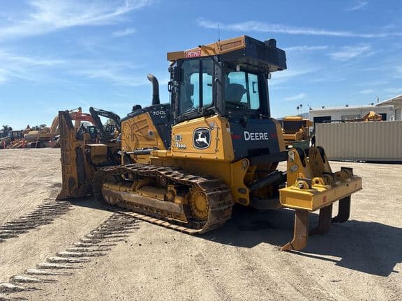 Image of John Deere 700L XLT equipment image 2