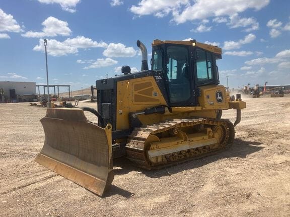2021 John Deere 700L XLT Equipment Image0