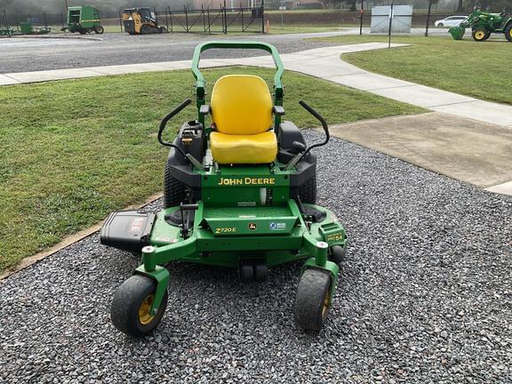 Image of John Deere Z720E equipment image 1