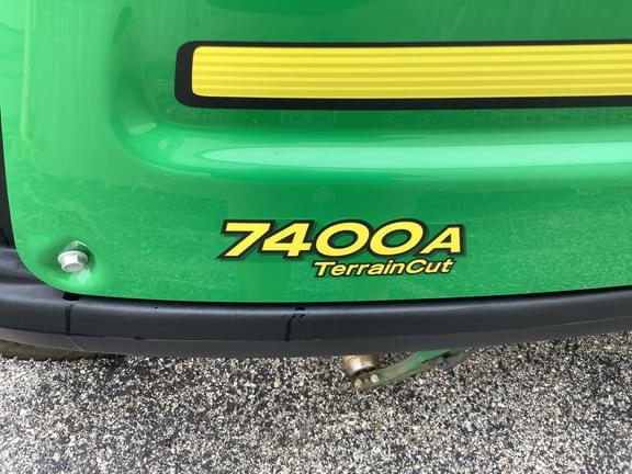 Image of John Deere 7400A equipment image 4