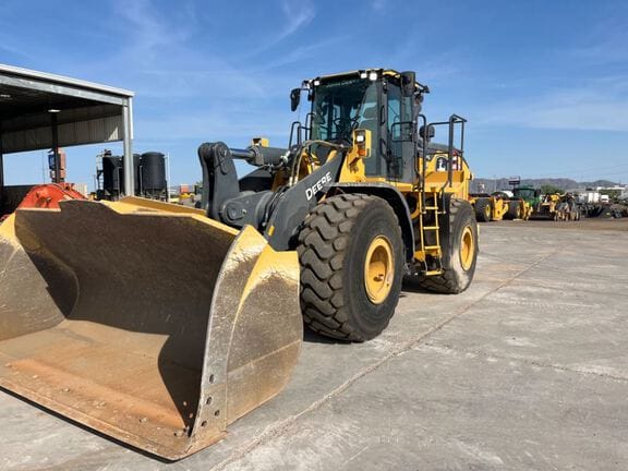2021 John Deere 744L Equipment Image0