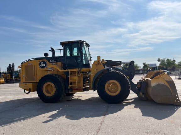 Image of John Deere 744L equipment image 3