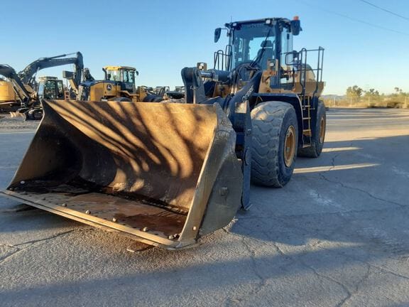 2021 John Deere 744L Equipment Image0