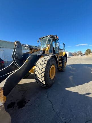 Image of John Deere 744L Primary image