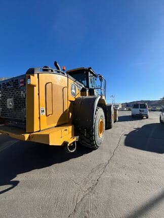 Image of John Deere 744L equipment image 2