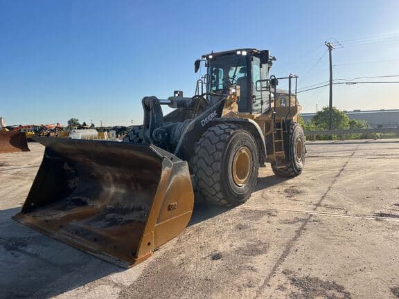 Image of John Deere 744L equipment image 1