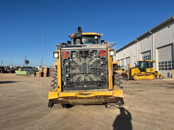 Image of John Deere 744L equipment image 3