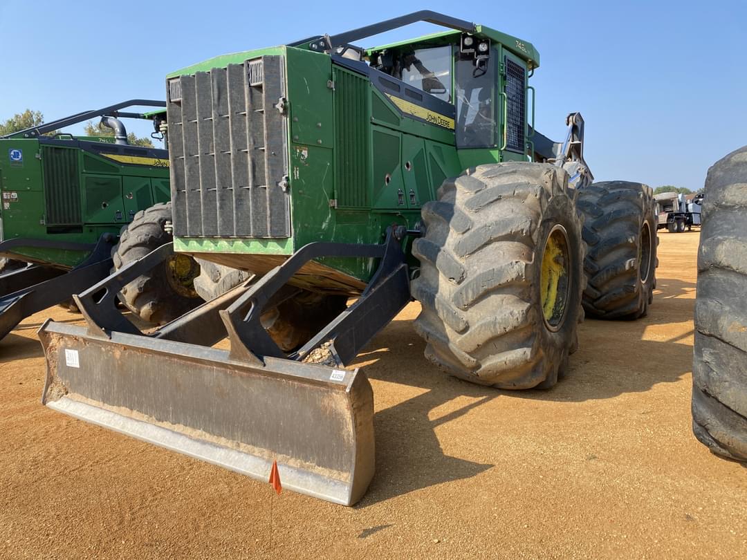 Image of John Deere 748L-II Primary image
