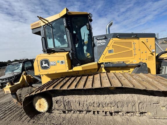 Image of John Deere 750L LGP equipment image 3