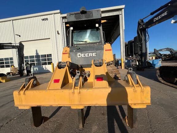 Image of John Deere 750L XLT equipment image 1
