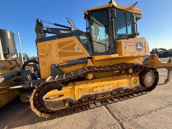 Image of John Deere 750L XLT equipment image 2