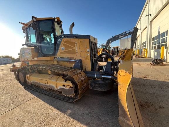 2021 John Deere 750L XLT Equipment Image0