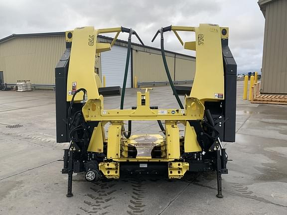 Image of John Deere 770 equipment image 1