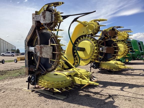 Image of John Deere 770 equipment image 1