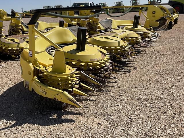 Image of John Deere 770 equipment image 1
